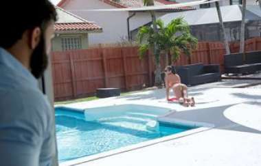 Vienna Black - Extra Wet Pool Day