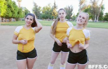 Gabriela Lopez, Bobbi Dylan ,natalie Knight - Track And Feel