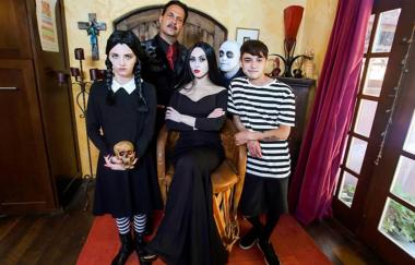 Kate Bloom, Audrey Noir - Addams Family Orgy