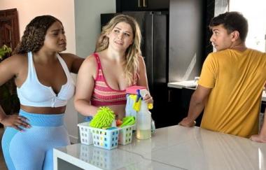 Riley Reign, Ny Ny Lew, Max Fills - Milf Makes College Shower Threesome