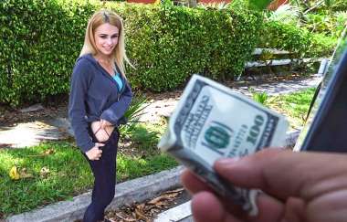 Lilli Dixon - Outsmarting A Hustler For Sex - Bangbus