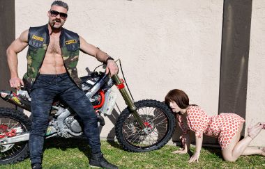 Kiara Edwards - Muffstache