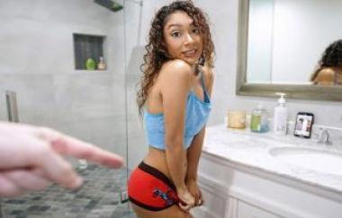 Sarah Lace - Underwear Thief