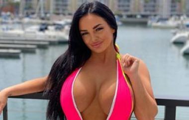 Jessica Annelle - Jessica Lets It All Hang Out