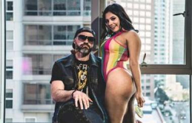 Serena Santos - 3rd Wheel