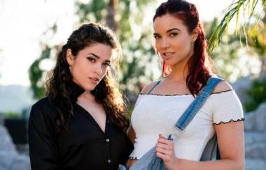 Jayden Cole, Victoria Voxxx - Romancing Remotely