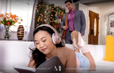 Kimmy Kimm - Sitter Swallows Her Squirt